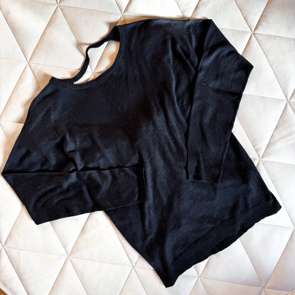 Uniq • Twist Back Sweater